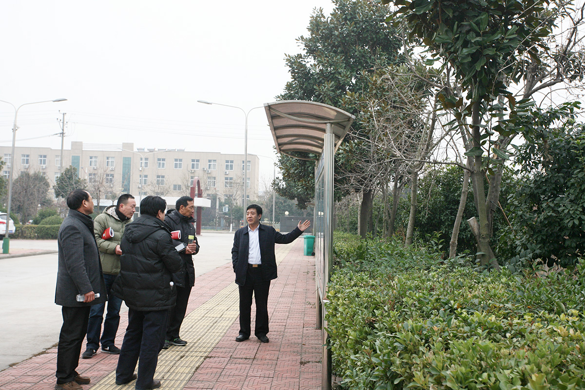 公司领导向亳州华佗中医院一行介绍公司文化